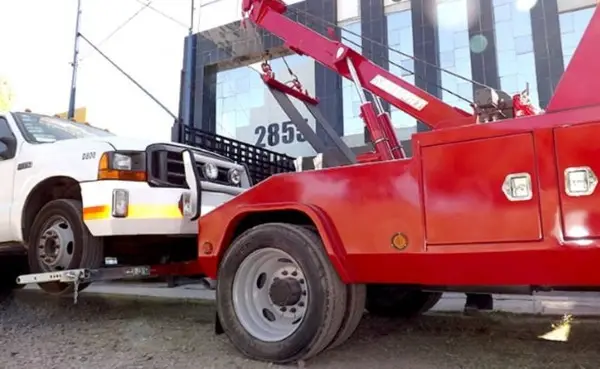 cuanto cobra una grua