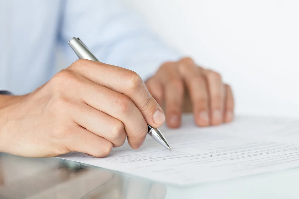 ¿Qué se necesita para registrar un automóvil en New Jersey?